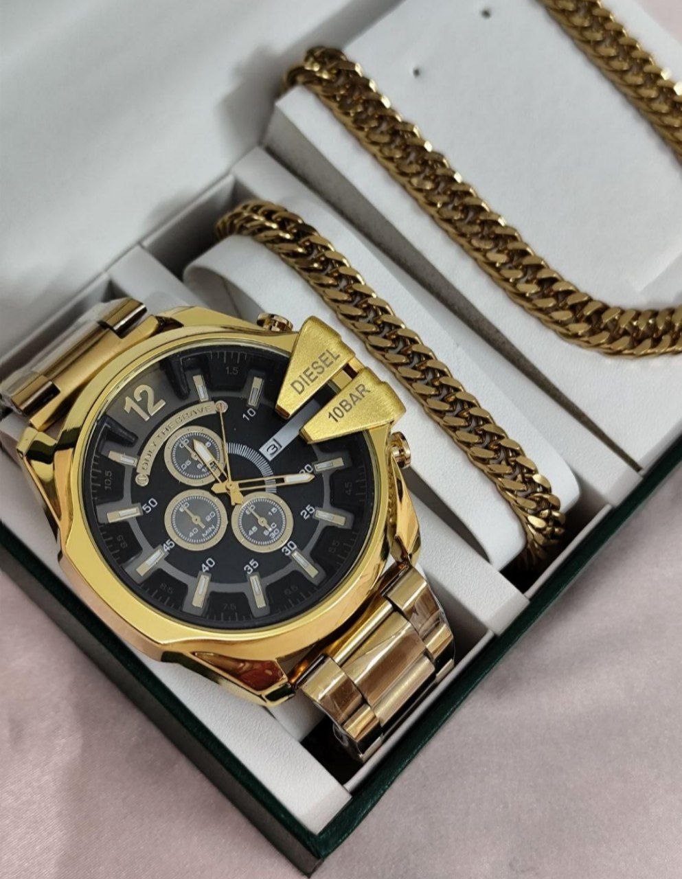 ست ساعت مردانه همراه با دستبند وانگشتر وگردنبند کارتیر  رنگ ثابت