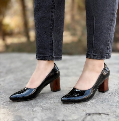 کفش مجلسی زنانه مدل طاها رویه ورنی چاپی پاشنه دلتا چوبی زیره دلتا 4 سانت