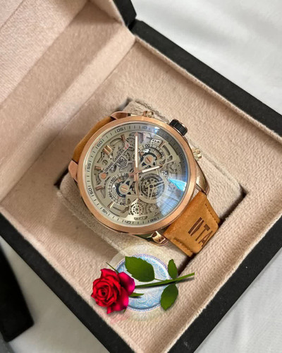 ساعت مچی مردانه TAG HEUER CR7 ♧ مردونه تک هویر سفارشی با کیفیت عالی سه موتور فعال دارای روز شمار قفل کلیپسی کرنوگراف ضدآب بند چرم اصل فیکسی موتورکوارتز قاب رنگ ثابت طرح کوکو به همراه جعبه