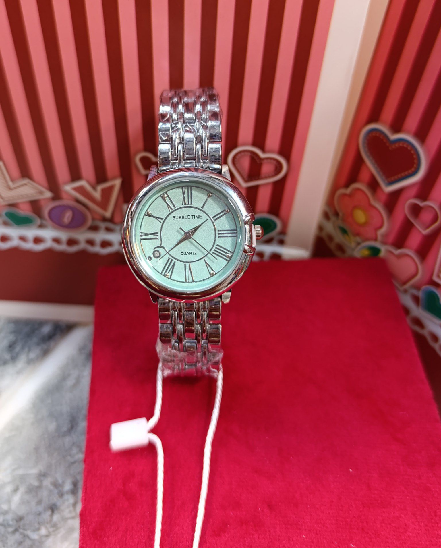 ساعت های مچی زنانه ✅دور نگین  🌈در رنگ بندی صفحه  ✅️کیفیت عالی  ✅️رنگ ثابت  ✅️باطری مقاوم  ✅️تاریخ دار  ✅️قفل مقاوم