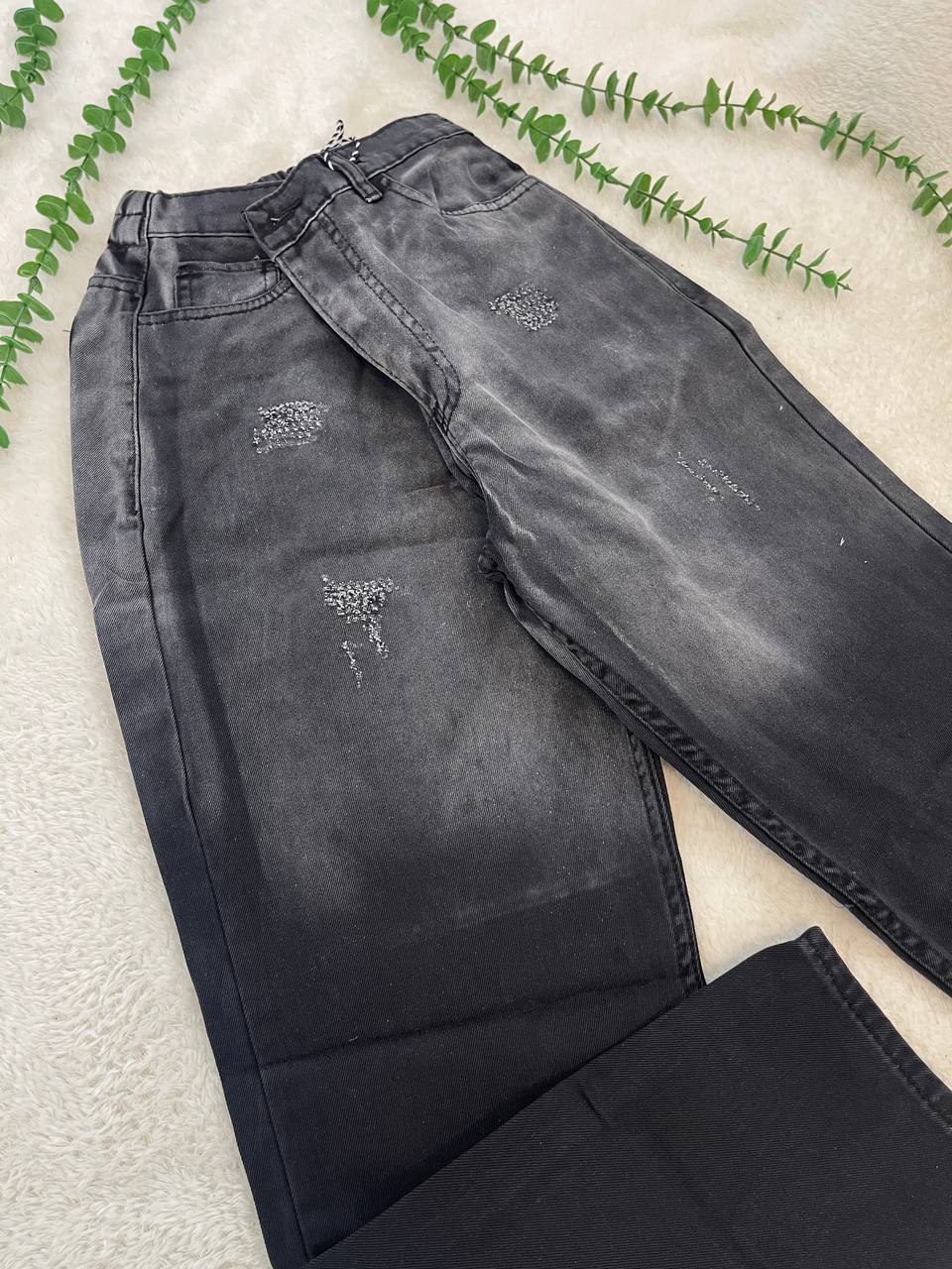 شلوار جین مام جنس : جین رنگ بندی :  ابی 2020,  ابی تیره,  ابی متوسط,  ابی‌روشن‌جدید,  ذغالی,  سورمه ای‌,  مشکی,  مشکی جدید,  یخی سایز ها :  36,  36-38,  38,  40,  42,  44,  46,  48