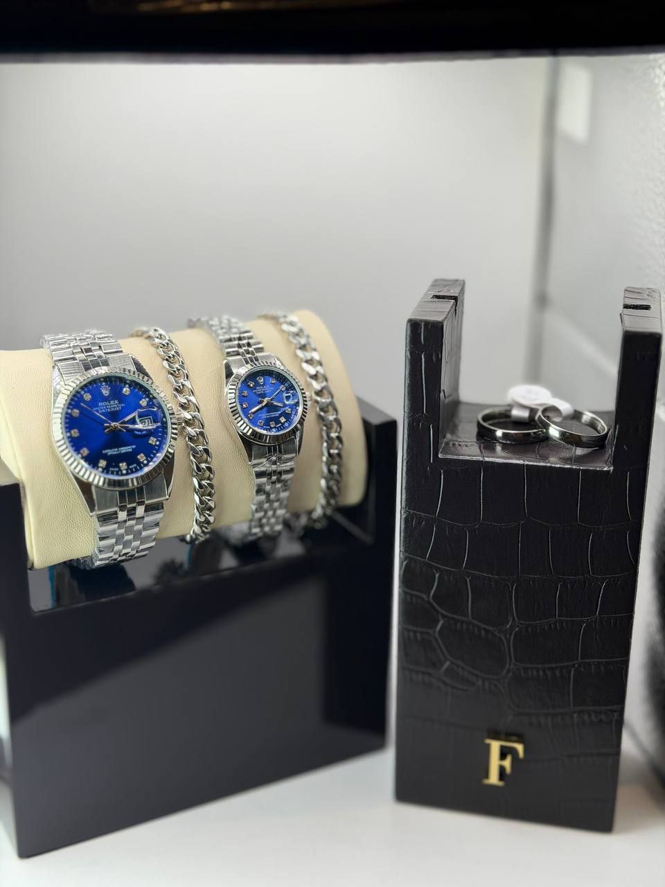 ست زوج برند رولکس ⌚️ دو عدد ساعت رولکس  تاریخ دار  دو عدد دستبند کارتیر استیل  دو عدد حلقه استیل  کیفیت عالی  رنگ ثابت