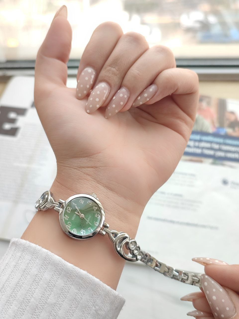 ساعت زنانه مارک HONGRUI 2152402993 نگین دار  قفل دستبندی  موتور با کیفیت