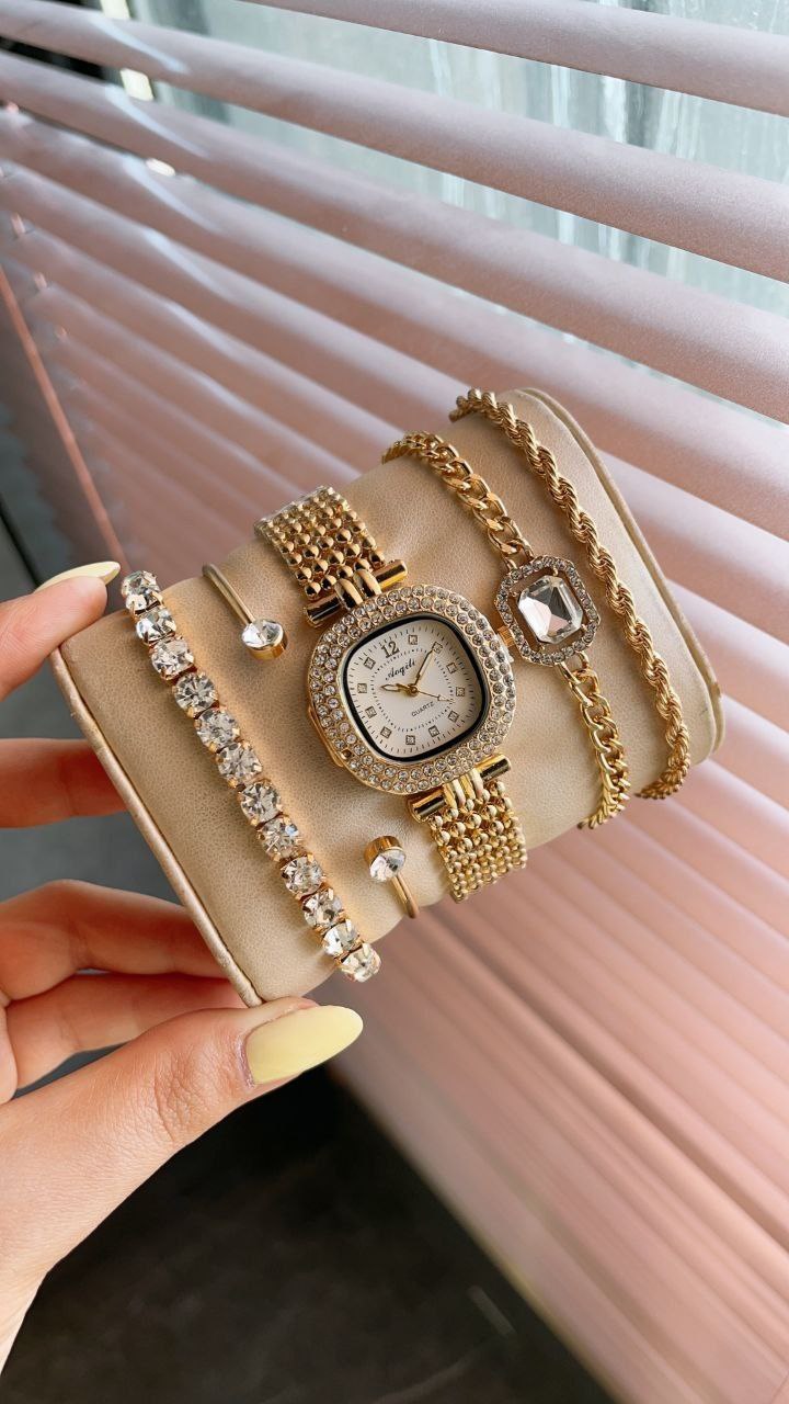 ست ساعت زنانه ☑️eli & jewelry   ⌚️new collection        ♤ست کامل ۵تیکه  الی قاب دورنگین   رنگ سیلور  موتور کوارتز  قفل دستبندی  به همراه ۴ عدد دستبند