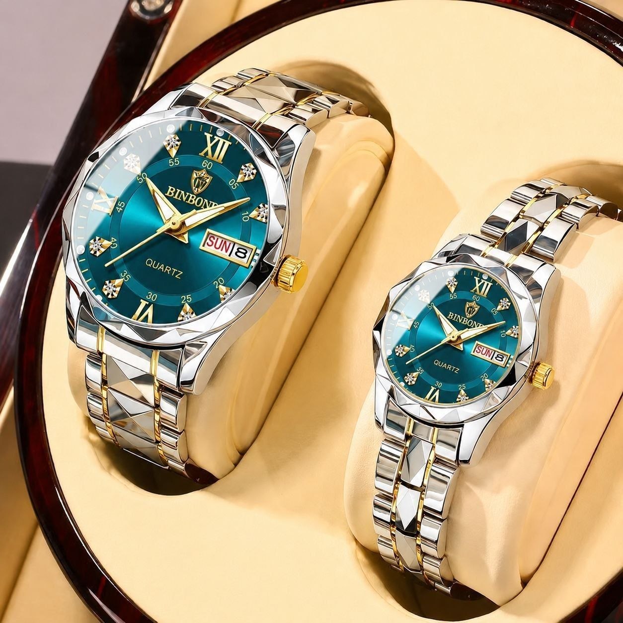 ست ساعت زنانه و مردانه ☑️BIN BOND   《highe quality》       🫆Original watch               ⌚️بین باند مدلی نو  ست  پرطرفدار  مقاوم دربرابر آب برندشرکتی     شب نما دارای روز شمار  ایام هفته  بند استیل فولاد شیشه الماسی  قفل دو پروانه  موتور کوارتز