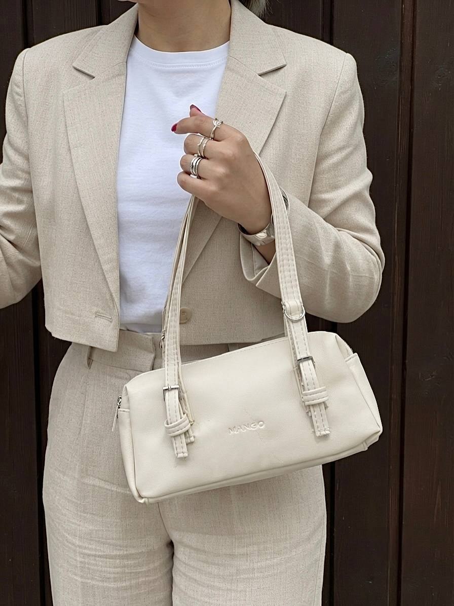 کیف زنانه کد ۸۲۶۷ 🌈 رنگ بندی زیبا مطابق تصاویر   👜 دوشی 🍃 سبک وزن و جادار   📐 ابعاد: ۲۷*۱۴ 💎 جنس چرم ایفل خارجی درجه یک و باکیفیت   آستر و پارچه تمام وارداتی کیفیت یراق آلات درجه یک