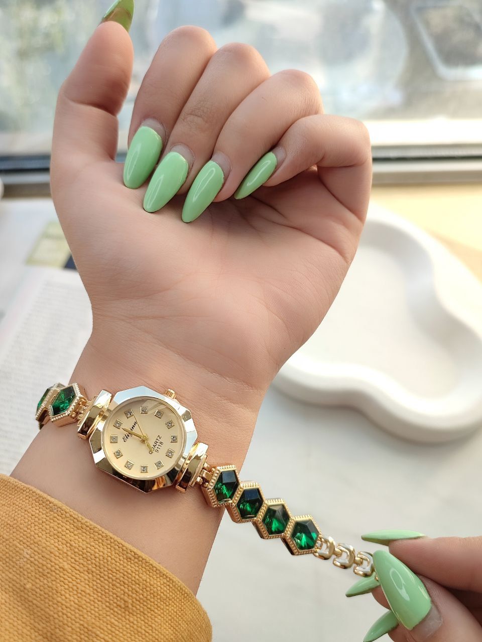 ساعت دخترانه رنگی الینا 3804001770  ساعتی با بندهای رنگارنگ و طراحی شش ضلعی