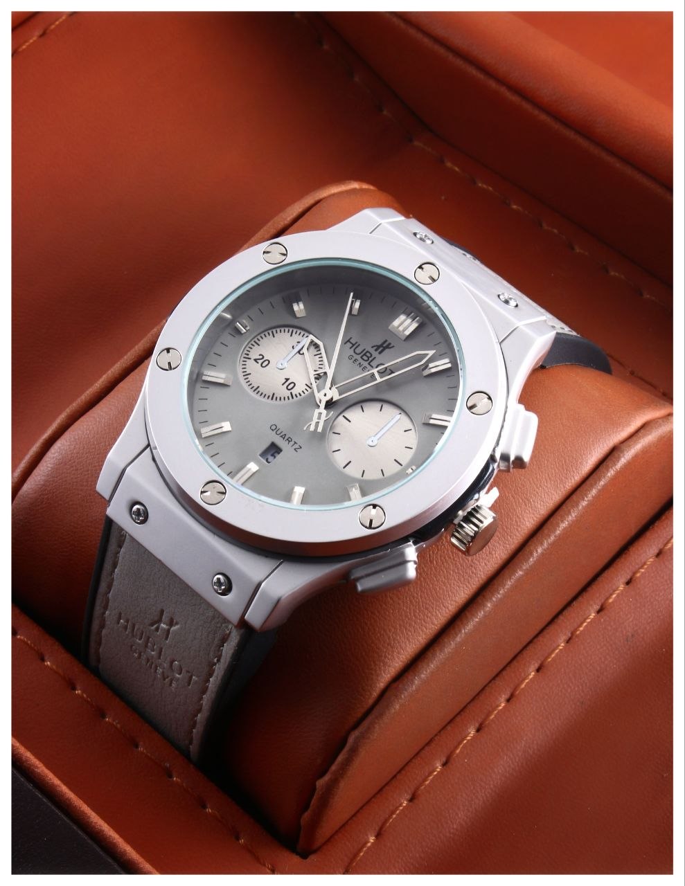 ساعت مچی مردانه New collection  Hublot BigBang  ساعت هابلوت طرح بیگ‌بنگ برای آقایان  موتور شرکتی درجه یک دارای روزشمار بند رابر آنتی آلرژی بسیار مقاوم  قاب فلزی مات قاب پشت استیل قفل استیل کلیپسی هابلوت