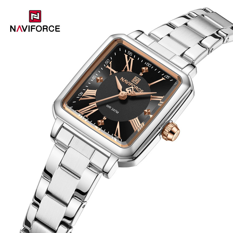 ساعت زنانه اورجینال مارک نیوی فورس NAVIFORCE مدل NF5065 بند استیل رنگ ثابت موتور ژاپن کد 3030 یک ساعت زنانه شیک و کلاسیک با طراحی ظریف و بند استیل ضدزنگ براق؛ مناسب برای استایلهای روزمره، رسمی و مجلسی. موتور: کوارتز (Quartz – Y121F1 در برخی نسخهها) دقت و عملکرد: نمایش دقیق و قابلاعتماد زمان جنس قاب: آلیاژ زینک شیشه: Mineral Glass سختشده بند: استیل ضدزنگ با قفل تاشو دکمهای مقاومت در برابر آب: 3ATM قطر صفحه: حدود 26 میلیمتر سبک: زنانه | کلاسیک