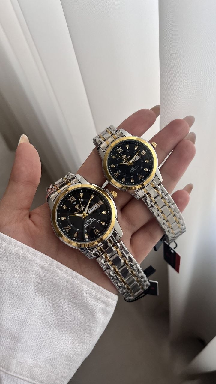 ست ساعت زنانه و مردانه ☑️BIN BOND  Couple watch👩‍❤️‍💋‍👨  《highe quality》       🫆Original watch               ⌚️بین باند مدلی نو  مقاوم دربرابر آب برندشرکتی اوریجینال  دارای روز شمار  ایام هفته  بند استیل فولاد شیشه سافایر  شب نما قفل دو پروانه  موتور کوارتز   📌شارژ شد  ۶ رنگ پرطرفدار