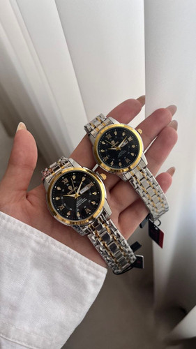 ست ساعت زنانه و مردانه ☑️BIN BOND Couple watch👩❤️💋👨 《highe quality》 Original watch ⌚️بین باند مدلی نو مقاوم دربرابر آب برندشرکتی اوریجینال دارای روز شمار ایام هفته بند استیل فولاد شیشه سافایر شب نما قفل دو پروانه موتور کوارتز 📌شارژ شد ۶ رنگ پرطرفدار