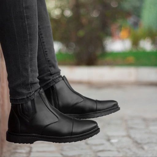 نیم بوت مردانه مدل مادرید  ✅جنس رویه چرم صنعتی ✅زیره از pvc ✅دور دوخت شده ✅️سایزبندی 40 تا 44 ✅هزینه ارسال 120 ✅ارسال فوری🚀 #کفش_مردانه #نیم_بوت  🖌 رنگ بندی : مشکی - عسلی ⚜️ سایز ها : 40 - 41 - 42 - 43 - 44