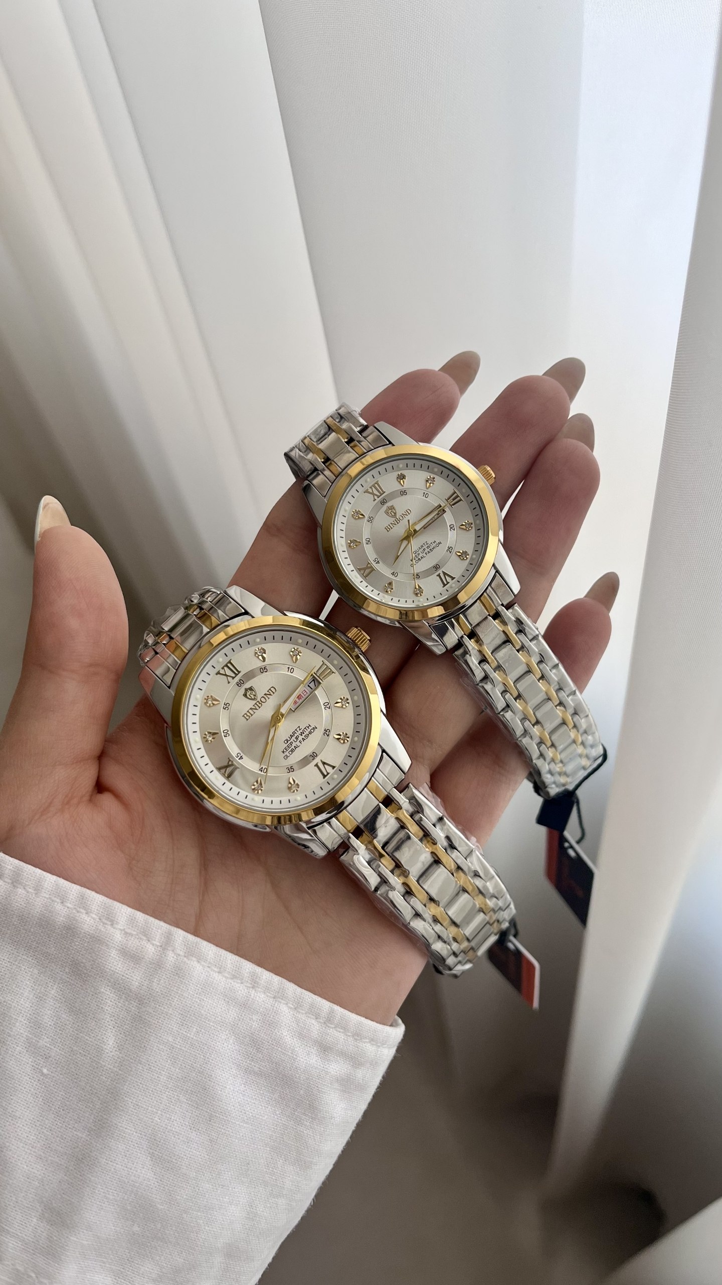 BOND  Couple watch👩‍❤️‍💋‍👨  《highe quality》       🫆 watch               ⌚️بین باند مدلی نو  مقاوم دربرابر آب برندشرکتی   دارای روز شمار  ایام هفته  بند استیل فولاد شیشه سافایر  شب نما قفل دو پروانه  موتور کوارتز
