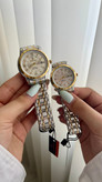 BOND Couple watch👩❤️💋👨 《highe quality》 watch ⌚️بین باند مدلی نو مقاوم دربرابر آب برندشرکتی دارای روز شمار ایام هفته بند استیل فولاد شیشه سافایر شب نما قفل دو پروانه موتور کوارتز