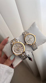 BOND Couple watch👩❤️💋👨 《highe quality》 watch ⌚️بین باند مدلی نو مقاوم دربرابر آب برندشرکتی دارای روز شمار ایام هفته بند استیل فولاد شیشه سافایر شب نما قفل دو پروانه موتور کوارتز