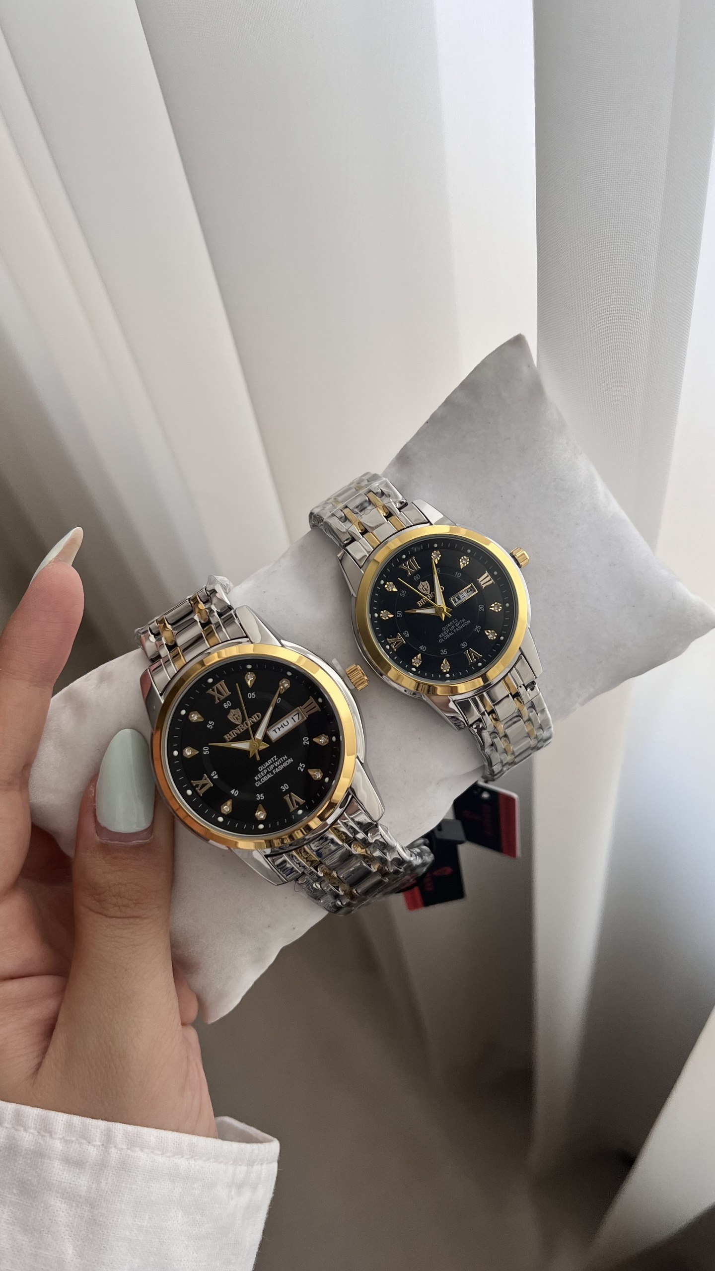 BOND  Couple watch👩‍❤️‍💋‍👨  《highe quality》       🫆 watch               ⌚️بین باند مدلی نو  مقاوم دربرابر آب برندشرکتی   دارای روز شمار  ایام هفته  بند استیل فولاد شیشه سافایر  شب نما قفل دو پروانه  موتور کوارتز
