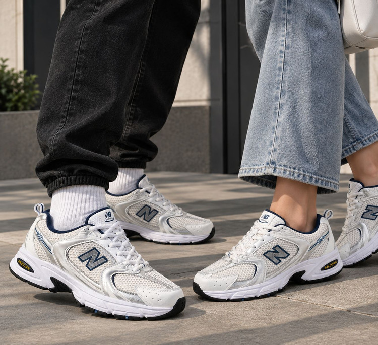کتانی نیوبالانس 530 ست مردانه و زنانه👟💫 ✅رویه پارچه راشل و فوم حوله ای ✅زیره ایربولینگ ✅کف دوخت اشتروبل ✅نرم و منطعف ✅️سایزبندی 37 تا 44 ✅هزینه ارسال 120 ✅ارسال فوری🚀 #کفش_مردانه #کفش_زنانه #کفش_ست 🌈رنگ بندی: مشکی _ سفید ⚜️ سایز ها : 37 - 38 - 39 - 40 - 41 - 42 - 43 _44