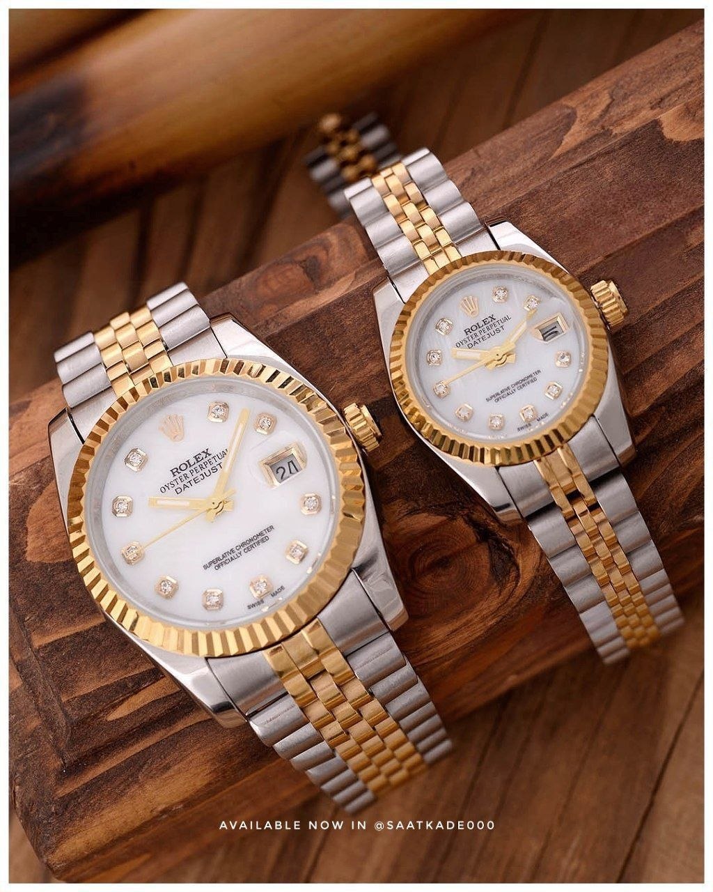 ست ساعت زنانه و مردانه رولکس Rolex  Datejust اصلی   (بالاترین گرید موجود در بازار با ضمانت اصالت)  ساعت ست  موتور ژاپن A+++  دارای روزشمار صفحه صدفی مارک حک شده رولکس داخل دیواره صفحه  مارک حک شده رولکس بر روی پیچ تنظیم قاب و بند فول استیل  شیشه (تلسکوپی) کریستال ضدخش اصلی  ضدآب 3Atm